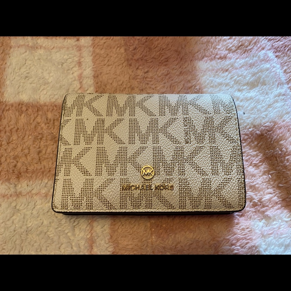 Micheal kors bifold wallet